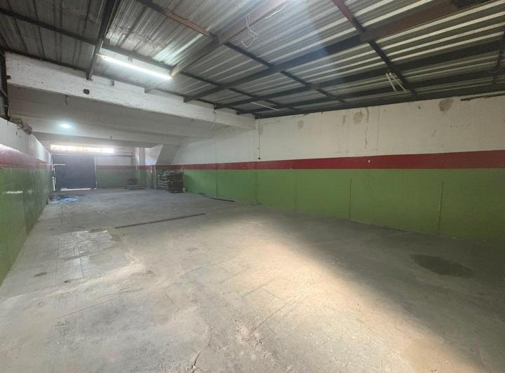 Bodega-Galpón · 195m²