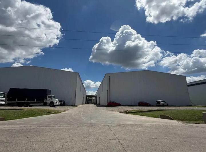 Bodega-Galpón · 6600m² · 2 Ambientes
