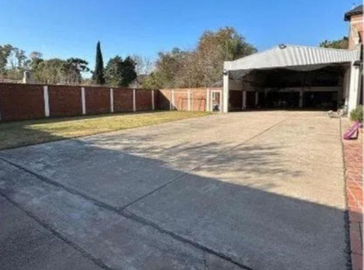 Bodega-Galpón · 260m² · 3 Ambientes · 10 Cocheras