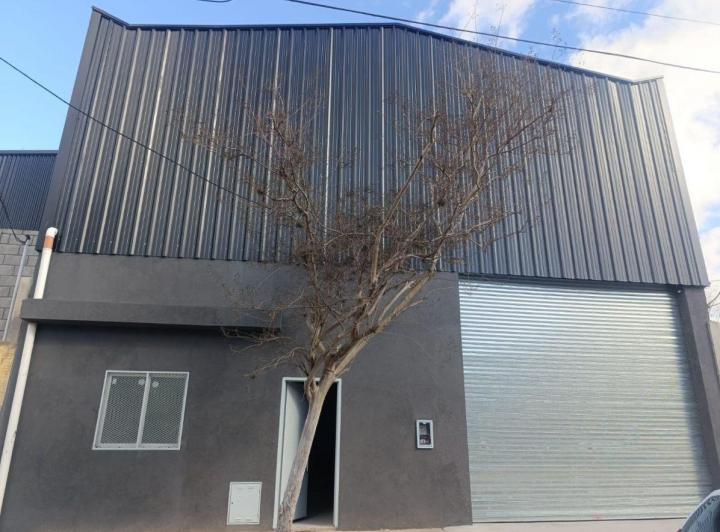 Bodega-Galpón · 348m² · 4 Ambientes · 10 Cocheras
