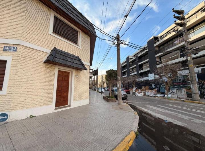 Local comercial · 240m² · 5 Ambientes · 2 Cocheras
