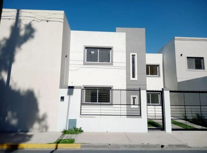 Casa · 96m² · 3 Ambientes · 1 Cochera