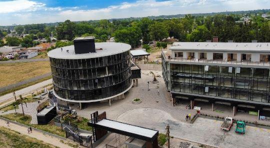Oficina comercial · 900m² · 1 Ambiente · 2 Cocheras