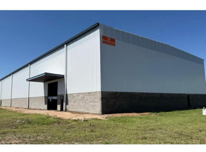Bodega-Galpón · 2000m² · 4 Ambientes · 3 Cocheras