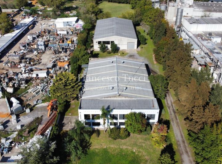 Bodega-Galpón · 2000m² · 4 Ambientes · 10 Cocheras