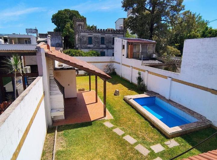 Casa · 180m² · 4 Ambientes · 2 Cocheras