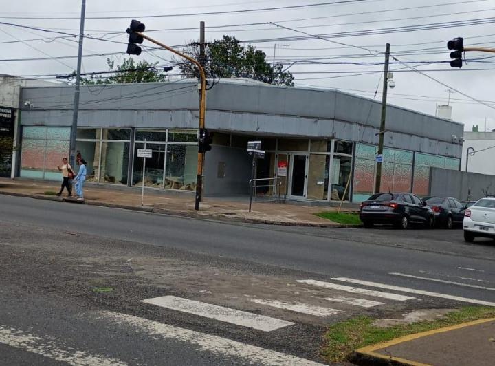 Local comercial · 370m² · 14 Cocheras