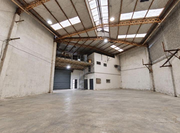 Bodega-Galpón · 500m² · 3 Ambientes