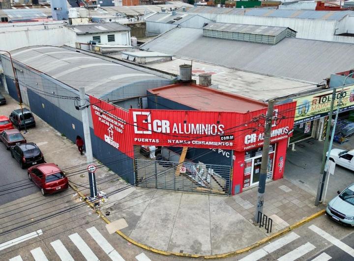 Local comercial · 300m² · 3 Ambientes · 10 Cocheras