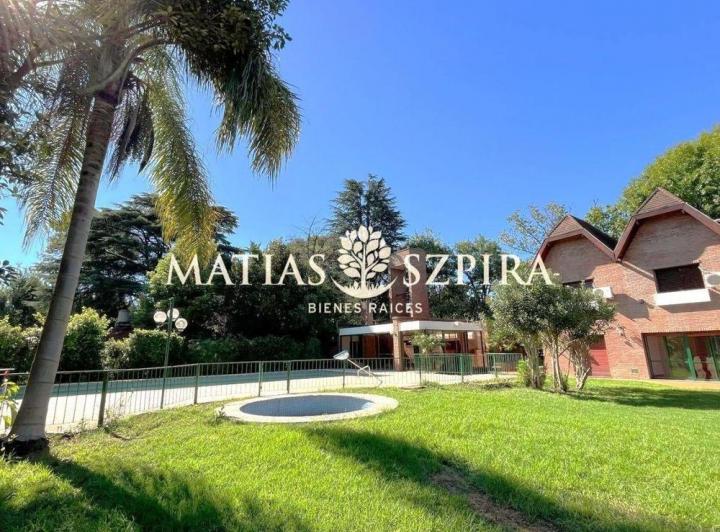 Quinta vacacional · 240m² · 5 Ambientes · 4 Cocheras