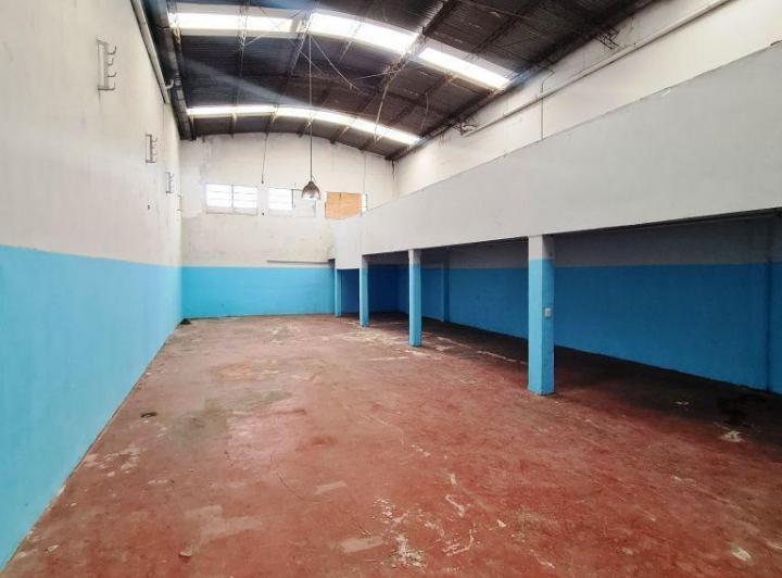 Bodega-Galpón · 320m² · 8 Cocheras
