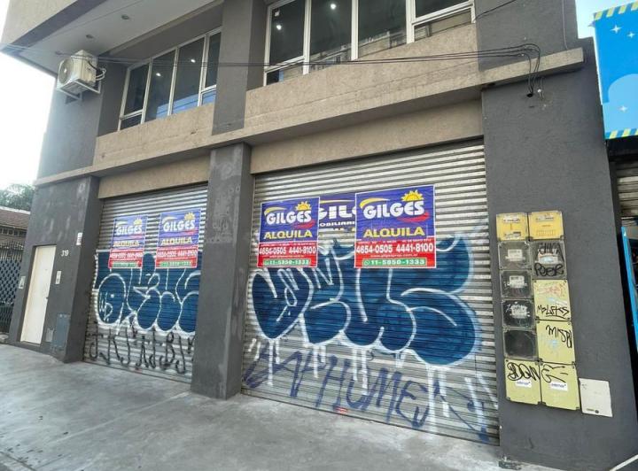 Local comercial · 211m²