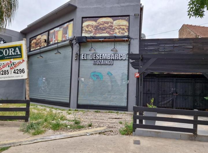 Local comercial · 210m² · 1 Ambiente · 3 Cocheras