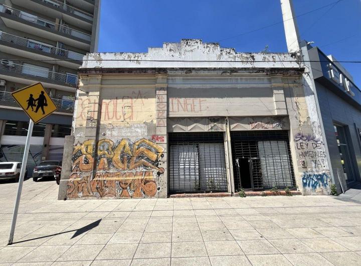 Local comercial · 217m²