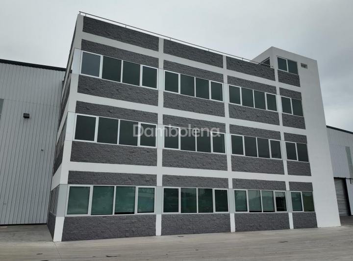 Oficina comercial · 200m² · 1 Cochera