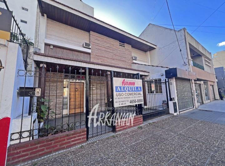 Local comercial · 217m² · 5 Ambientes · 1 Cochera
