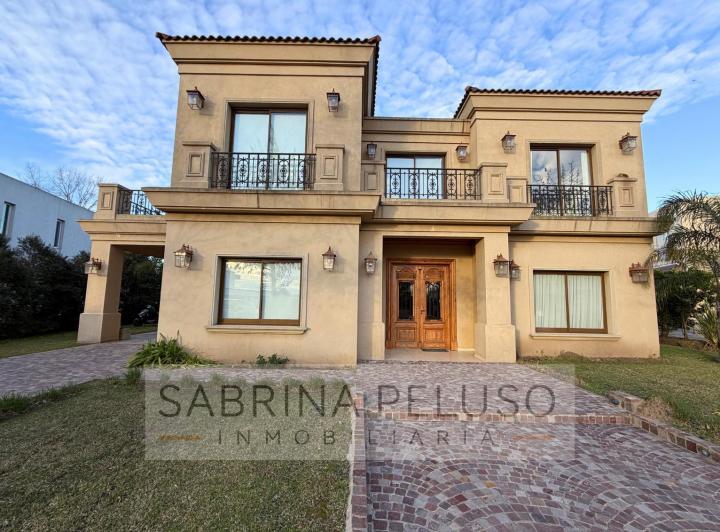 Casa · 400m² · 6 Ambientes · 2 Cocheras