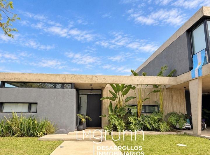 Casa · 309m² · 5 Ambientes · 4 Cocheras