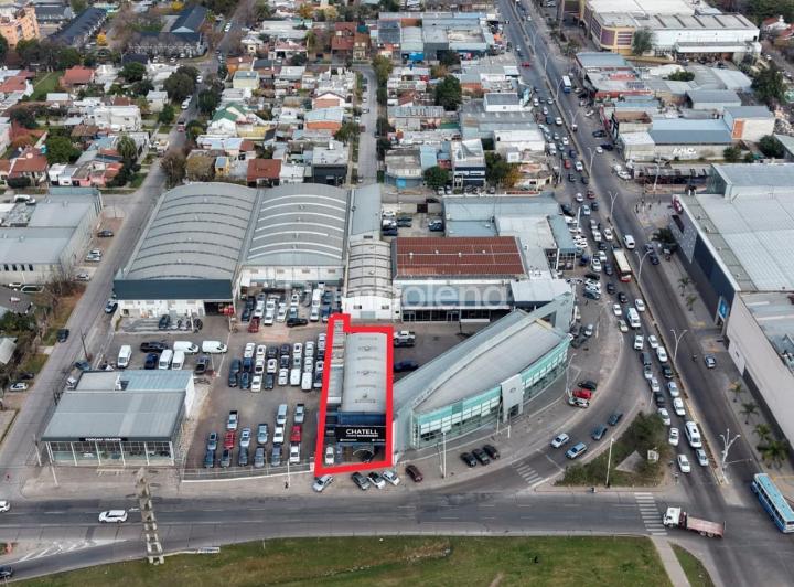 Local comercial · 648m²