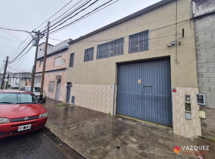 Bodega-Galpón · 360m² · 1 Ambiente · 1 Cochera