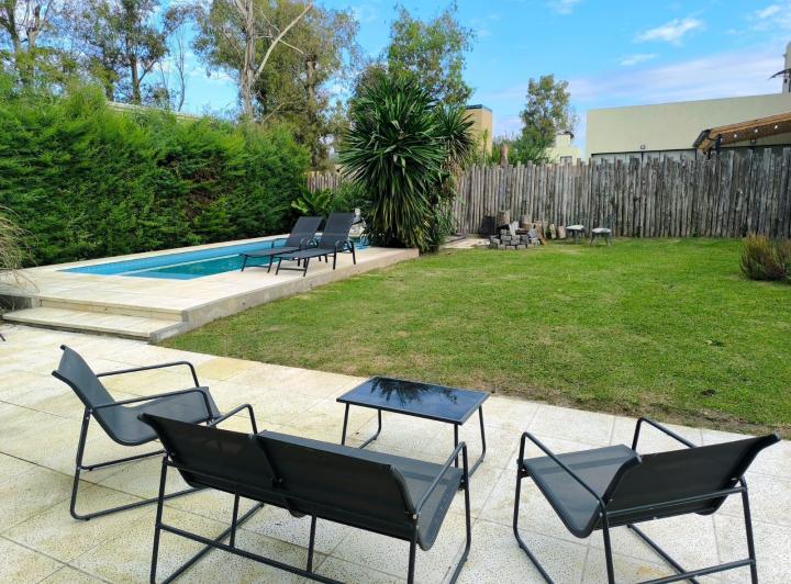 Casa · 160m² · 5 Ambientes · 4 Cocheras