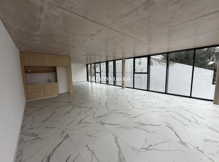 Oficina comercial · 100m² · 1 Ambiente · 1 Cochera