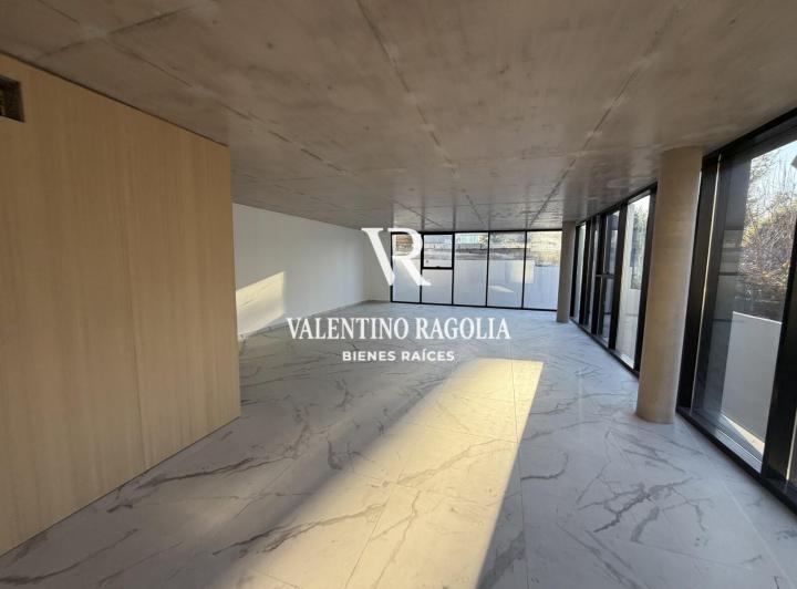 Oficina comercial · 100m² · 1 Ambiente · 3 Cocheras