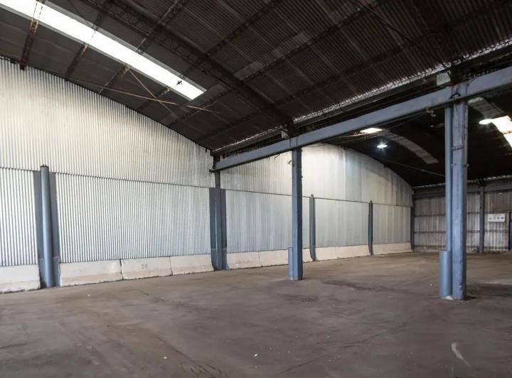 Local comercial · 220m² · 10 Cocheras
