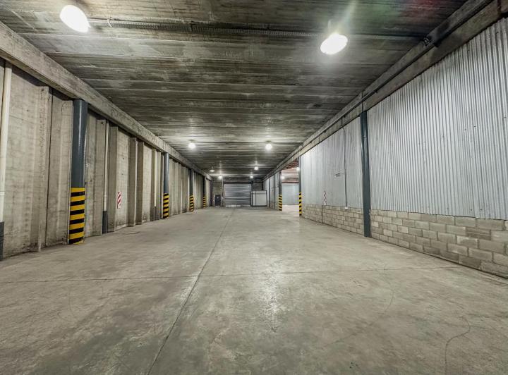 Depósito · 400m² · 1 Ambiente · 5 Cocheras