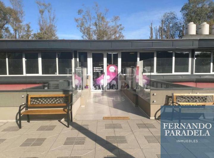 Local comercial · 321m² · 30 Cocheras