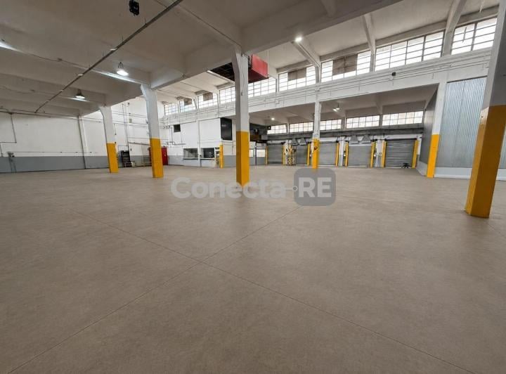 Depósito · 2068m²