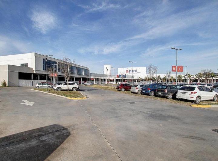Local comercial · 60m² · 300 Cocheras