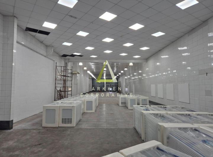 Local comercial · 700m²