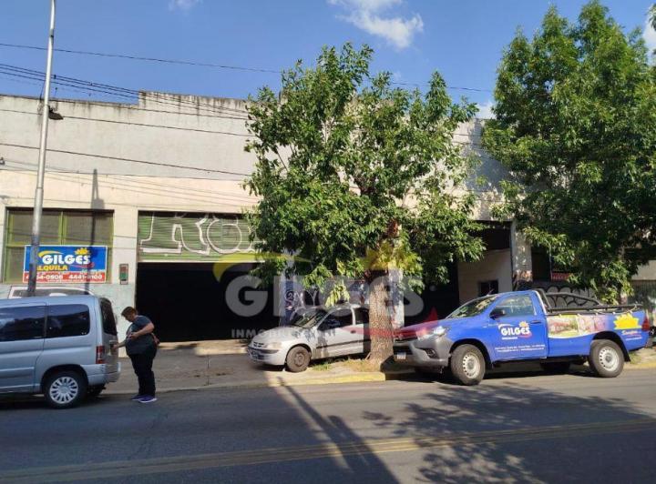 Local comercial · 550m²