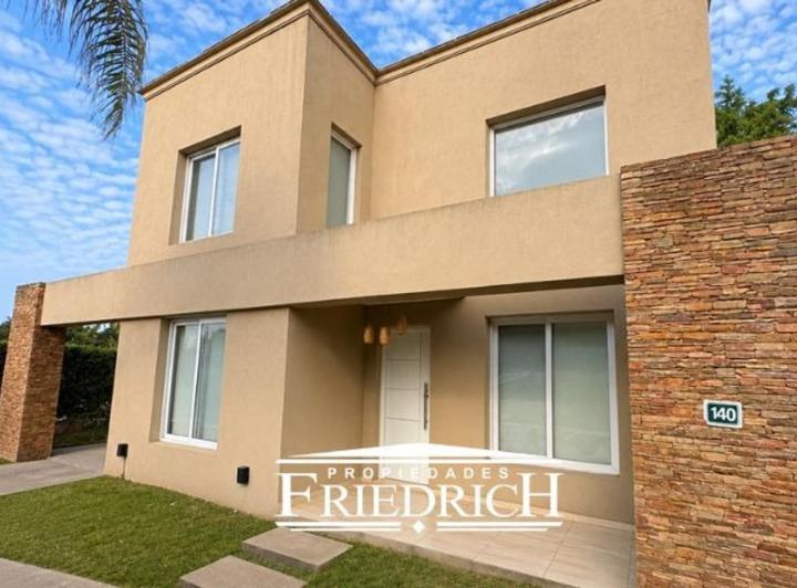 Casa · 180m² · 4 Ambientes · 4 Cocheras