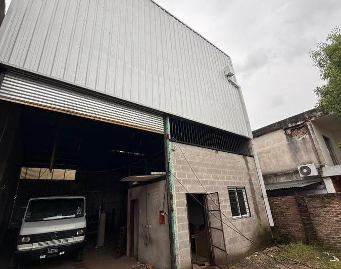 Bodega-Galpón · 360m²