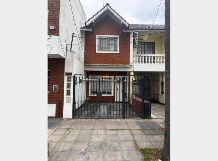 Casa · 80m² · 4 Ambientes · 1 Cochera