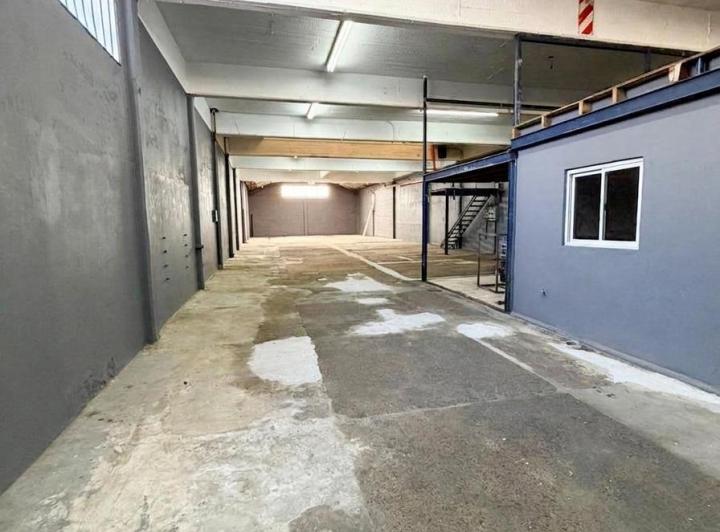 Depósito · 800m² · 8 Ambientes