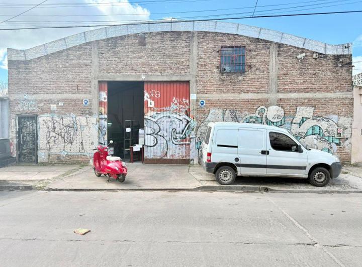 Bodega-Galpón · 200m² · 1 Ambiente · 1 Cochera