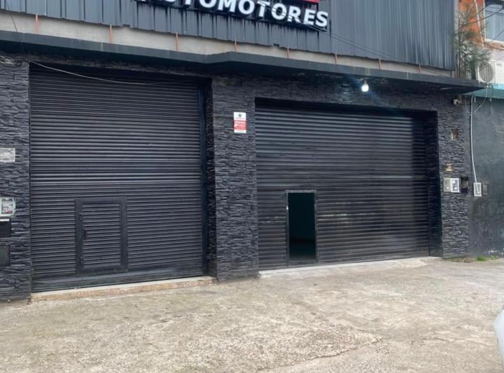 Local comercial · 1100m² · 8 Cocheras
