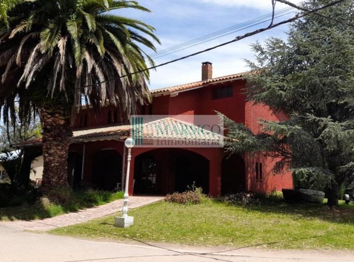 Casa · 345m² · 7 Ambientes · 2 Cocheras