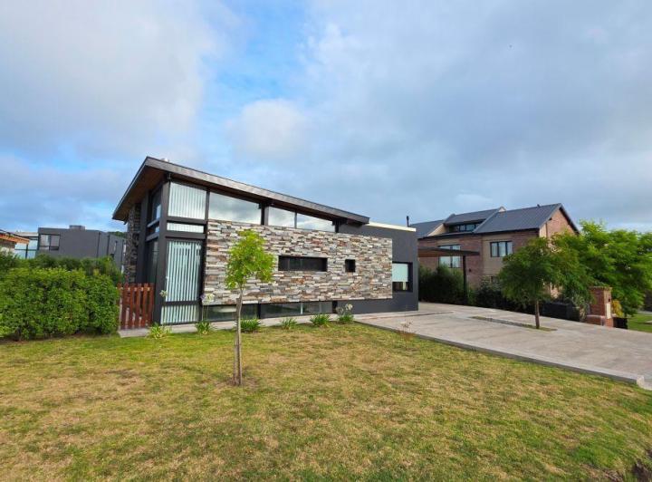 Casa · 185m² · 5 Ambientes