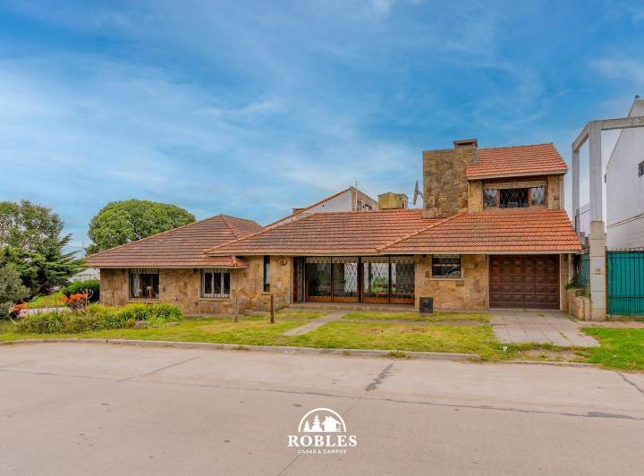 Casa · 280m² · 5 Ambientes
