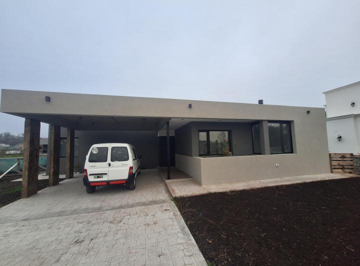 Casa · 150m² · 3 Dormitorios · 2 Cocheras