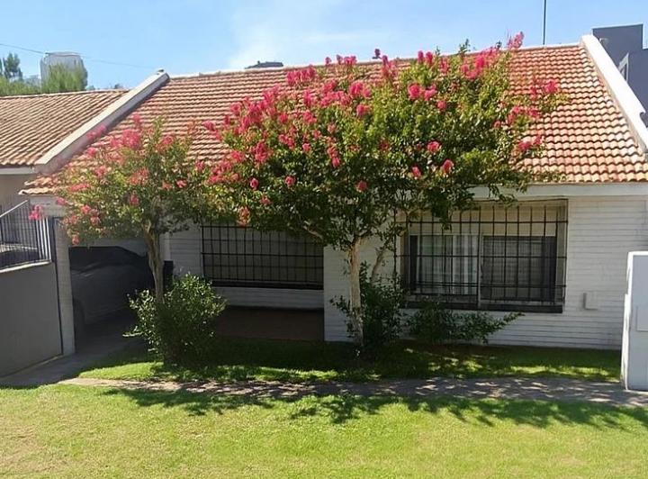 Casa · 150m² · 5 Ambientes · 2 Cocheras