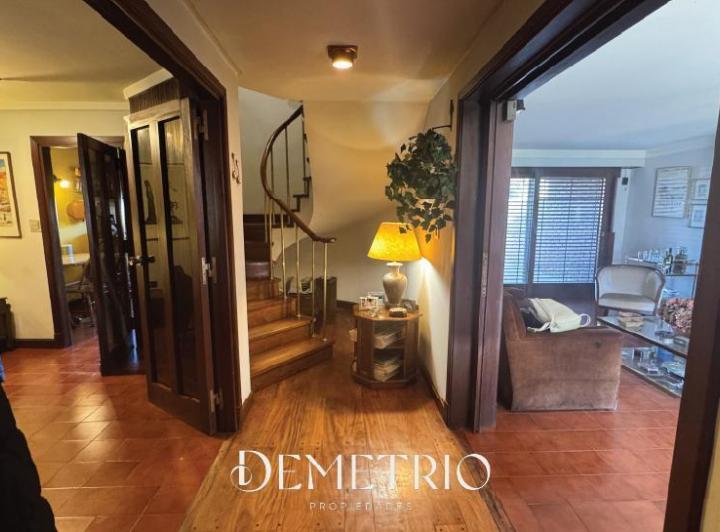 Casa · 310m² · 4 Ambientes · 2 Cocheras