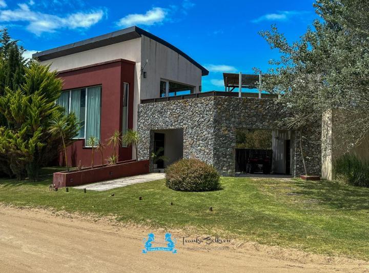 Casa · 184m² · 6 Ambientes · 1 Cochera