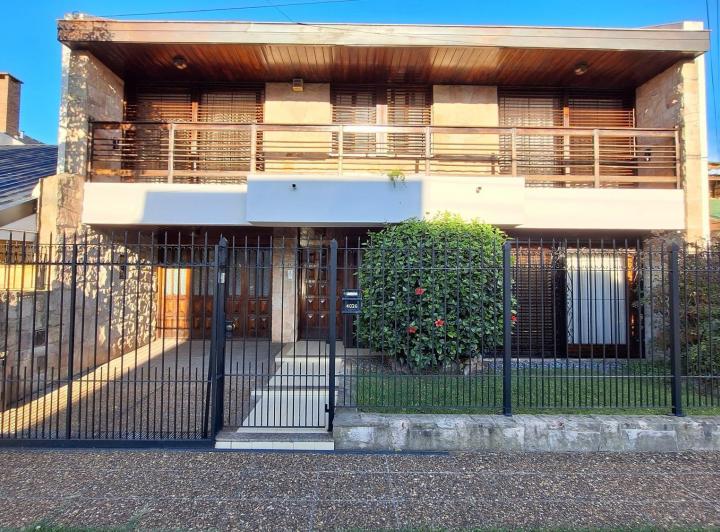 Casa · 187m² · 4 Ambientes · 2 Cocheras