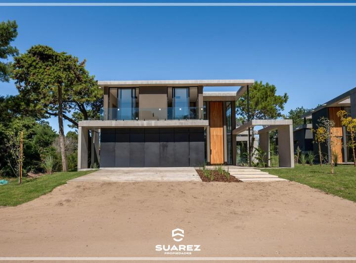 Casa · 415m² · 5 Ambientes · 1 Cochera