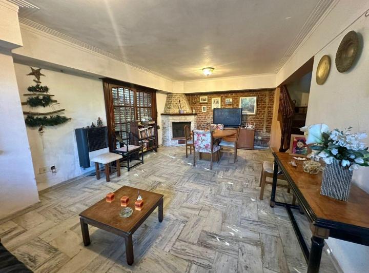 Casa · 140m² · 4 Ambientes · 2 Cocheras
